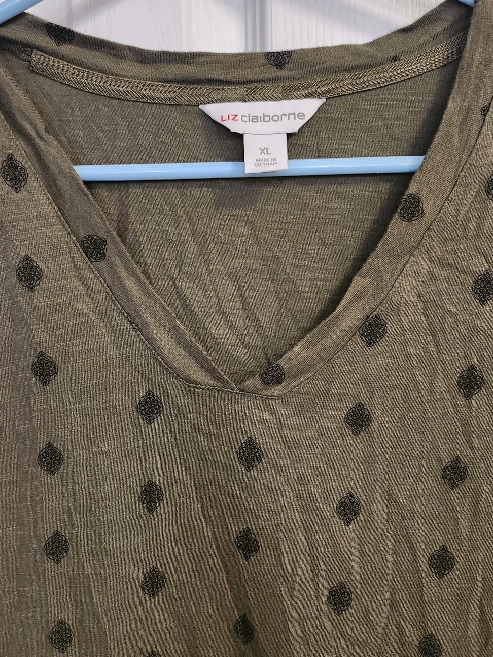 Liz Claiborne Olive Green Short Sleeve V-Neck Top with Black Dot Motif - Picture 3 of 10